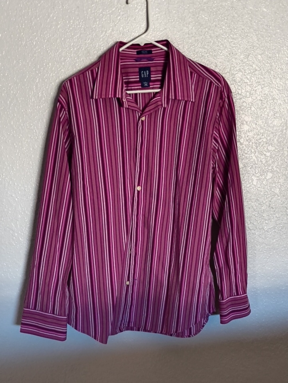 GAP Men's Fitted Premium Large, 16-16.5, Fuchsia and White Stripe Dress Shirt